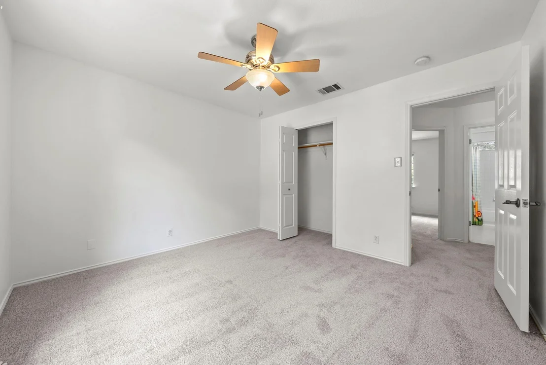 Photo of 2028 Desco DR