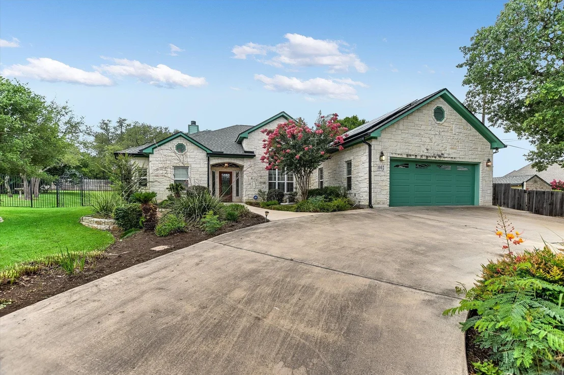 Photo of 1002 Madison CIR