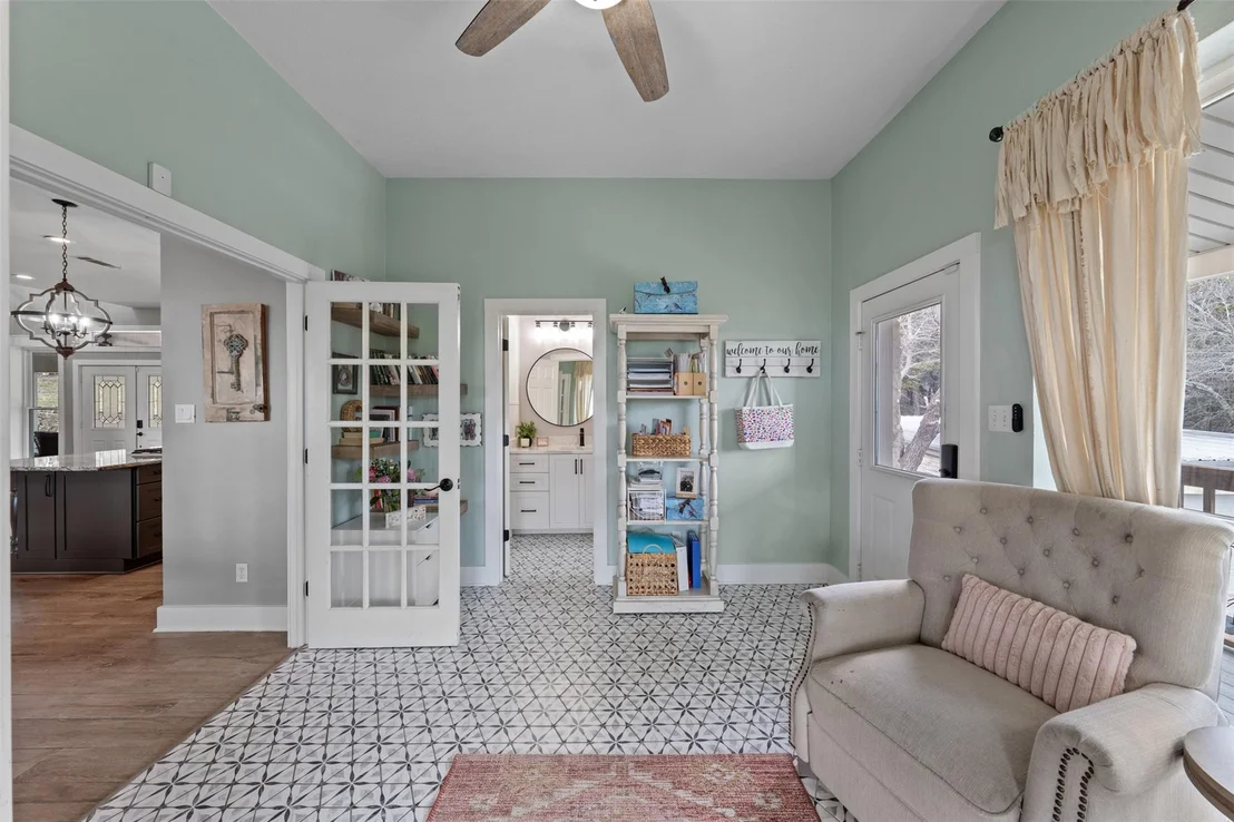Photo of 5926 Lakeside DR