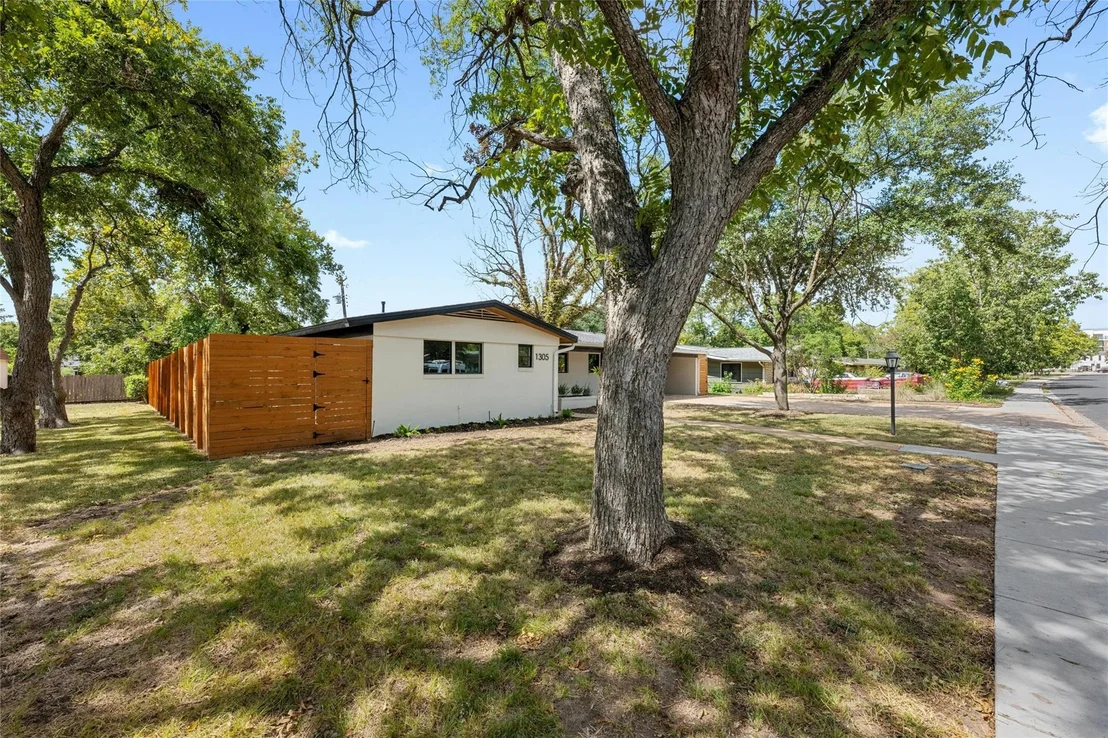 Photo of 1305 Ridgehaven DR