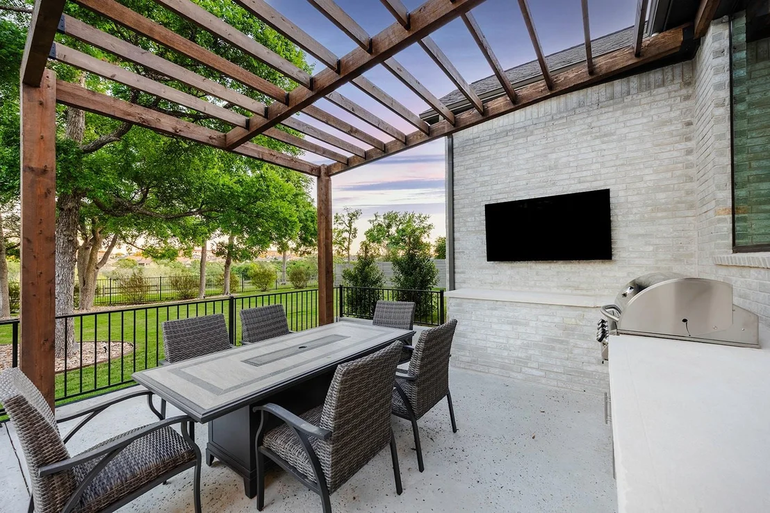 Photo of 645 Wolf Ridge RD