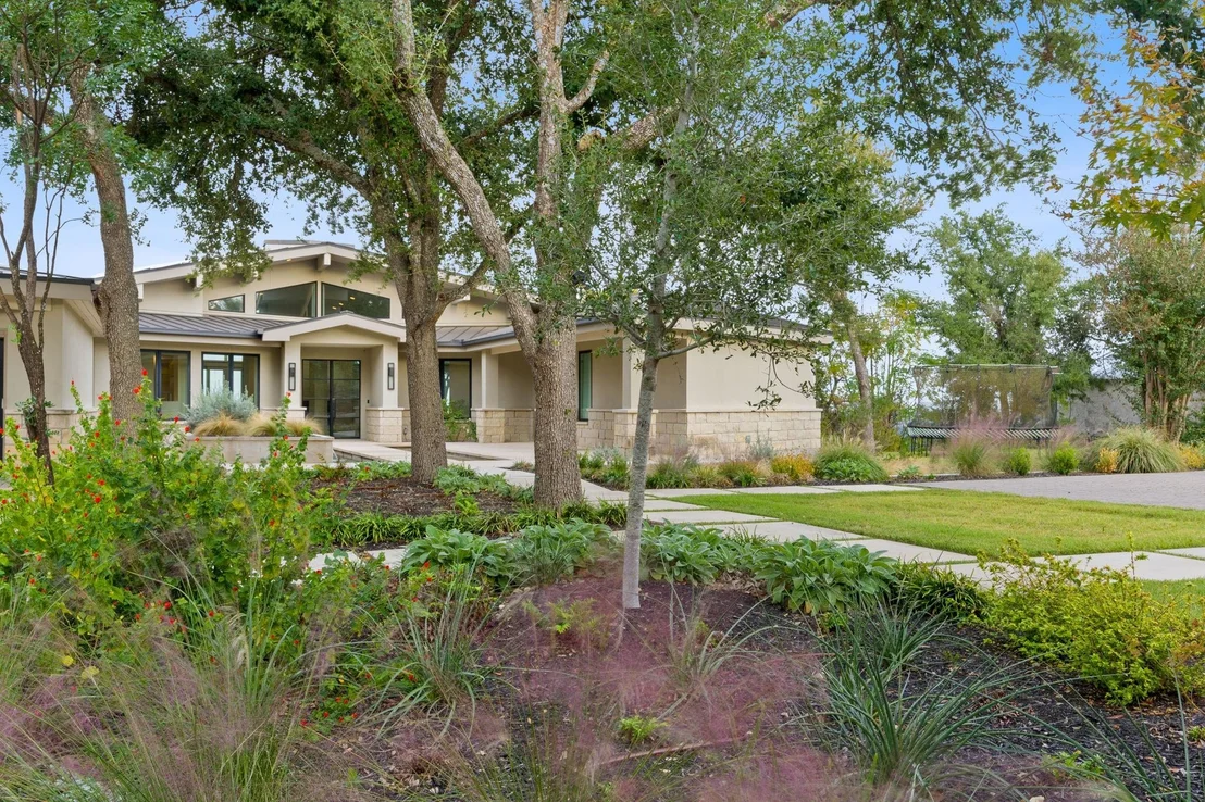 Photo of 10 HEDGE LN