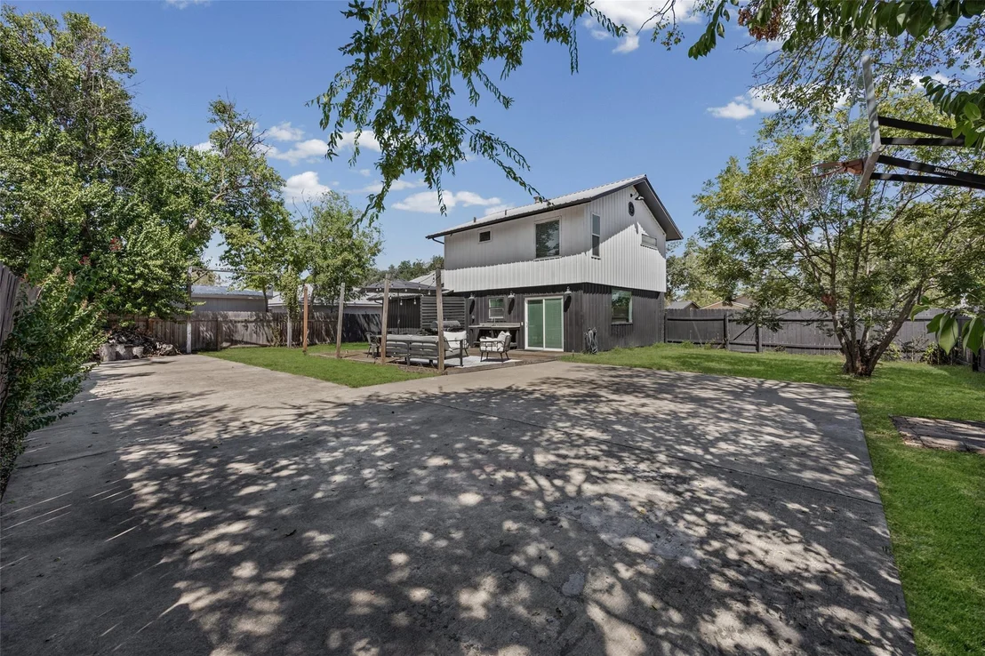 Photo of 1101 Kenyon DR