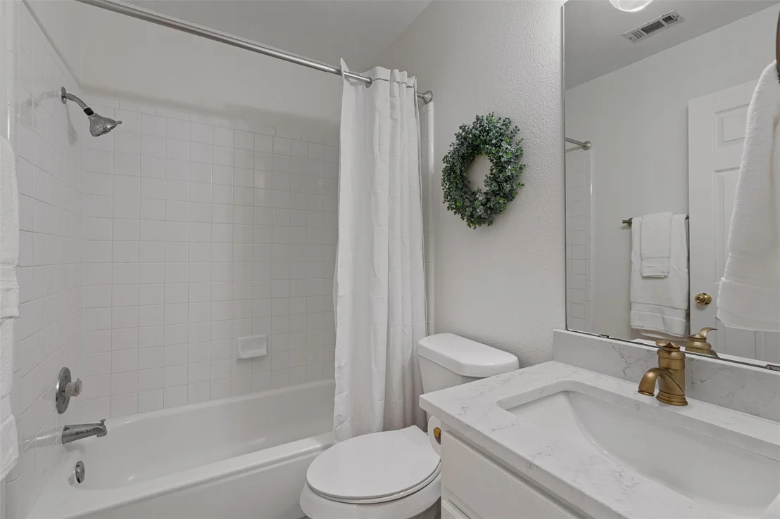 Photo of 208 Meadowside DR
