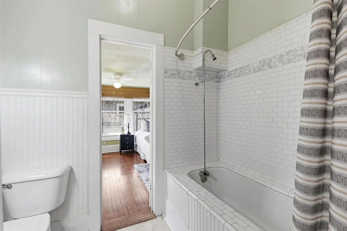 Photo of 4514 Caswell Ave