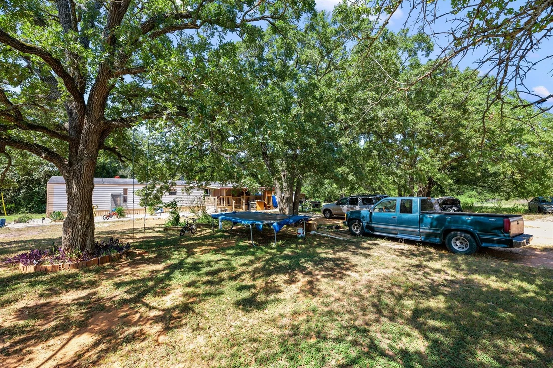 Photo of Unit 1 at 2057 US-290 Highway E