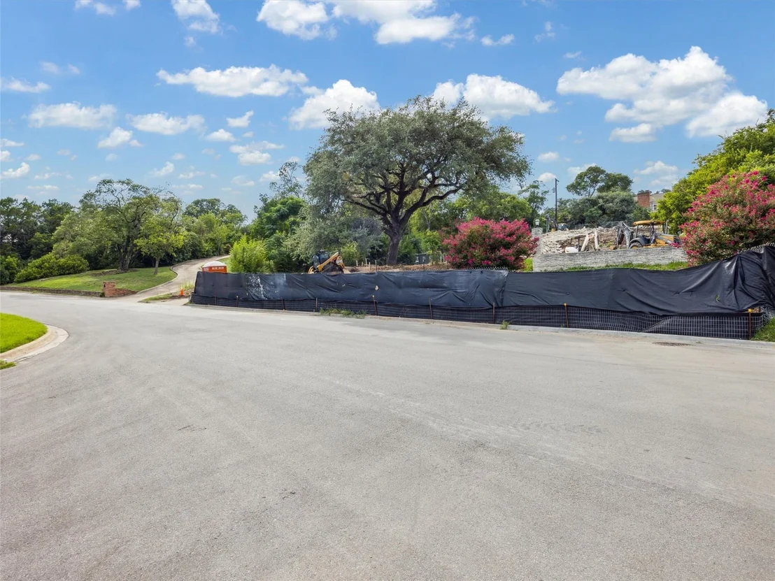 Photo of 4616 Crestway DR