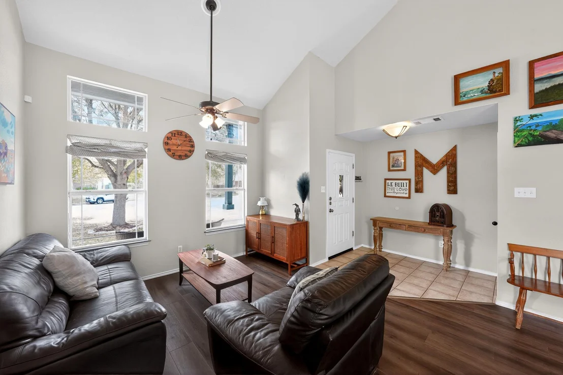 Photo of 748 Bills CIR