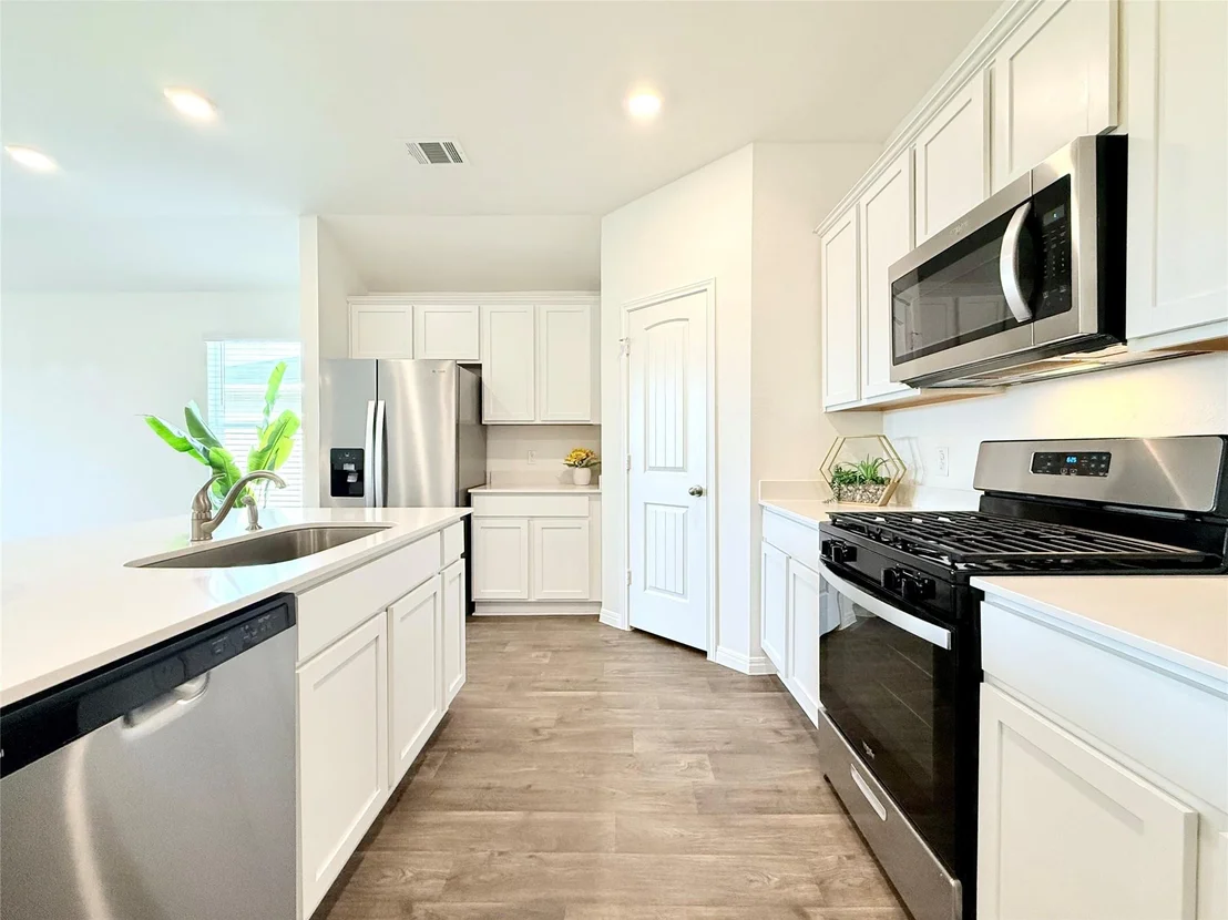Photo of 598 Gladiola LOOP
