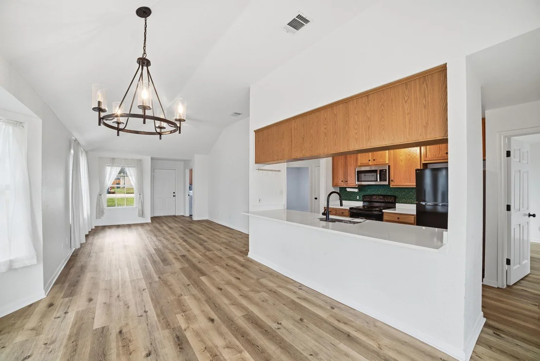 Photo of 104 S Mockingbird CIR