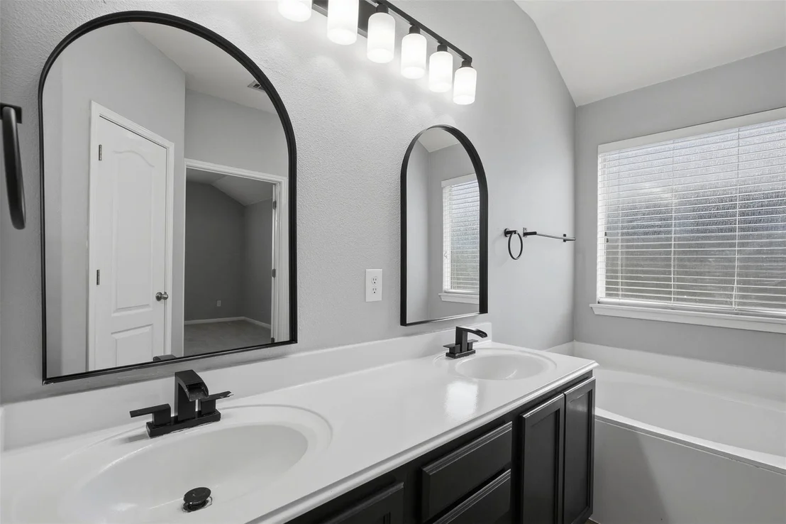 Photo of 1207 Utopia LN