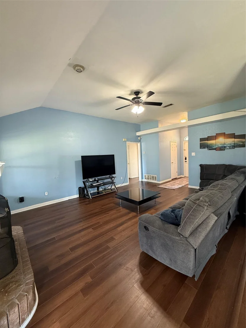 Photo of 907 Vernon DR