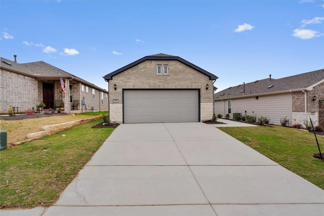 Photo of 310 Livewater LN