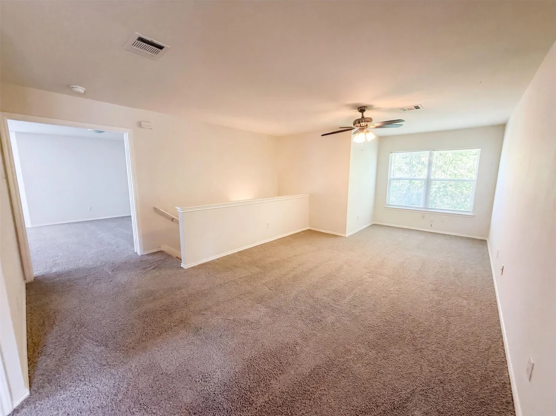 Photo of 305 Edgewood CV