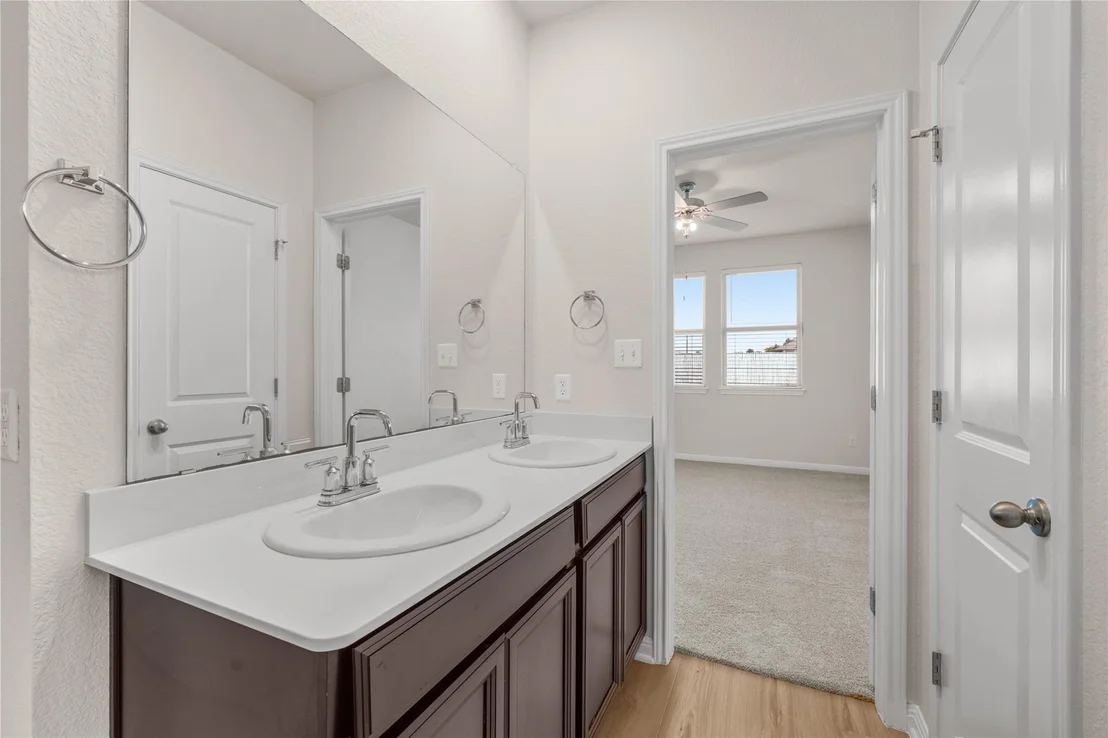Photo of 6044 Genova PL