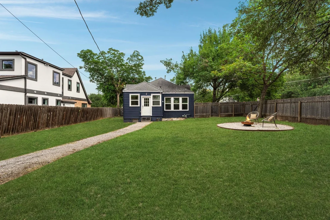 Photo of 1612 Travis Heights BLVD