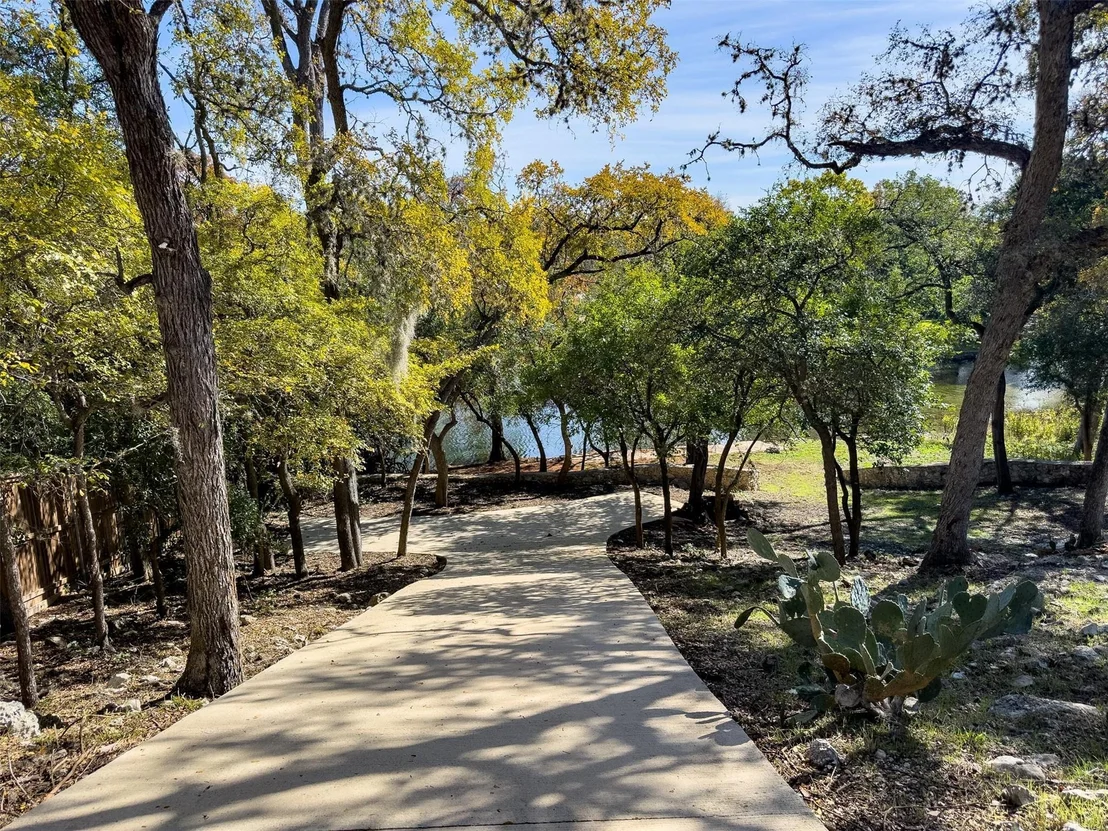 Photo of 476 Lakeview BLVD