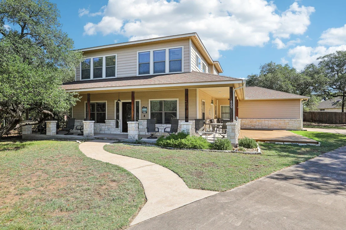 Photo of 600 Augusta CIR N