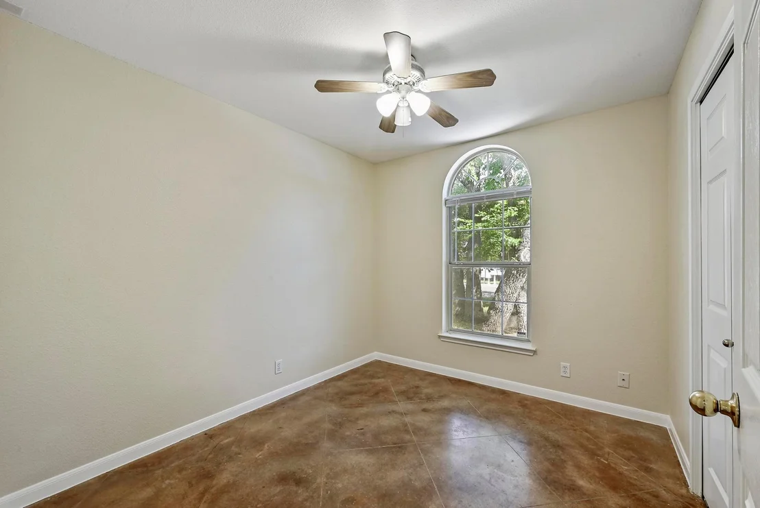 Photo of 902 Honeysuckle DR