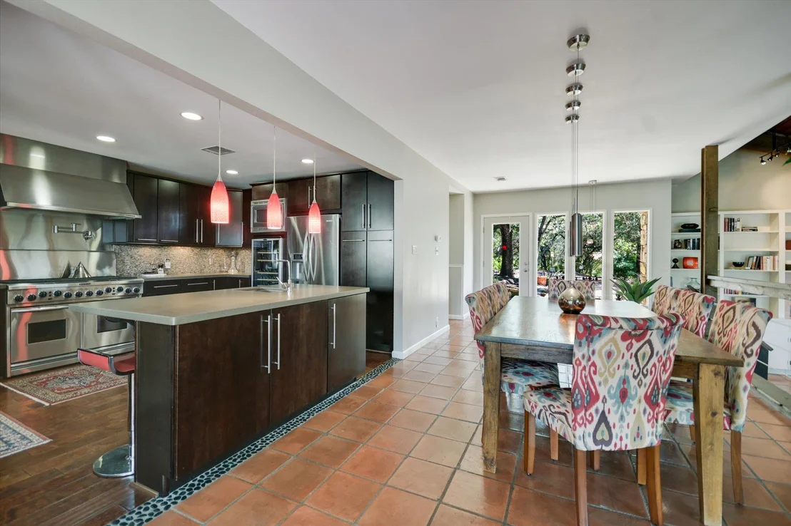 Photo of 1004 Castle Ridge RD