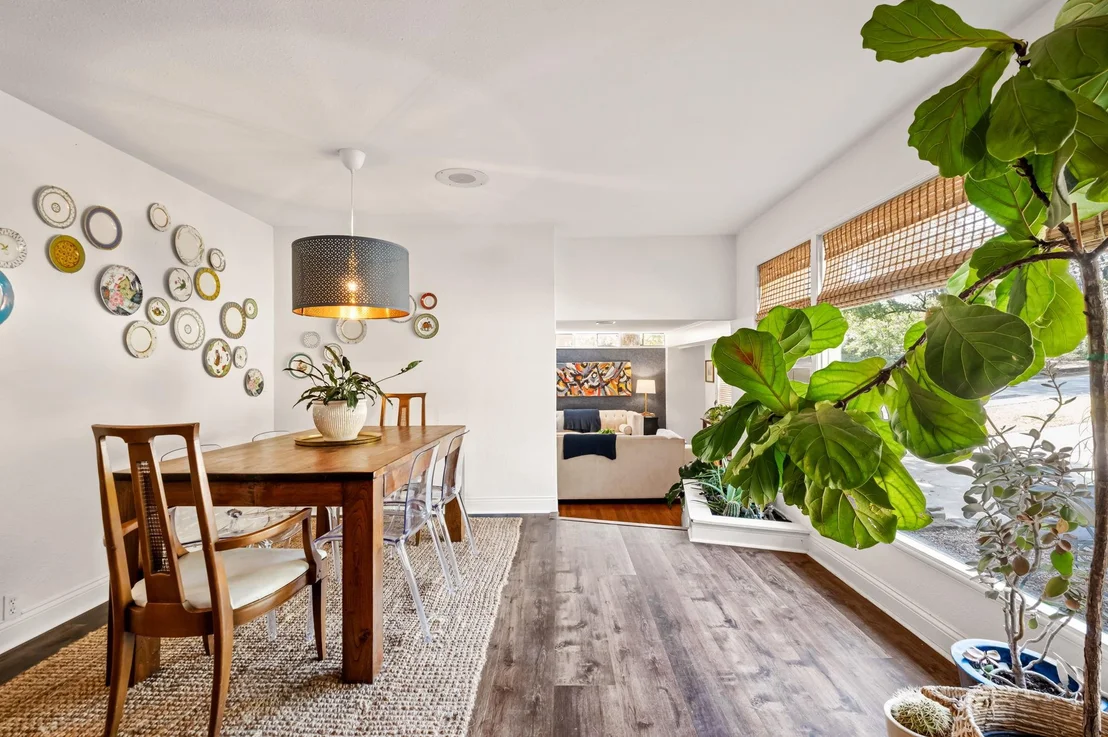 Photo of 2500 W 12th ST