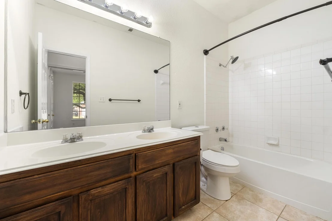 Photo of 1105 Woodview DR