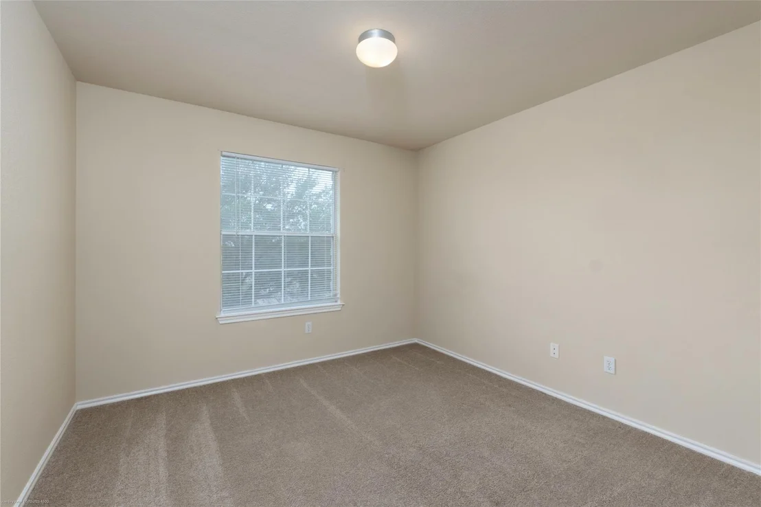 Photo of 103 Ashwood N