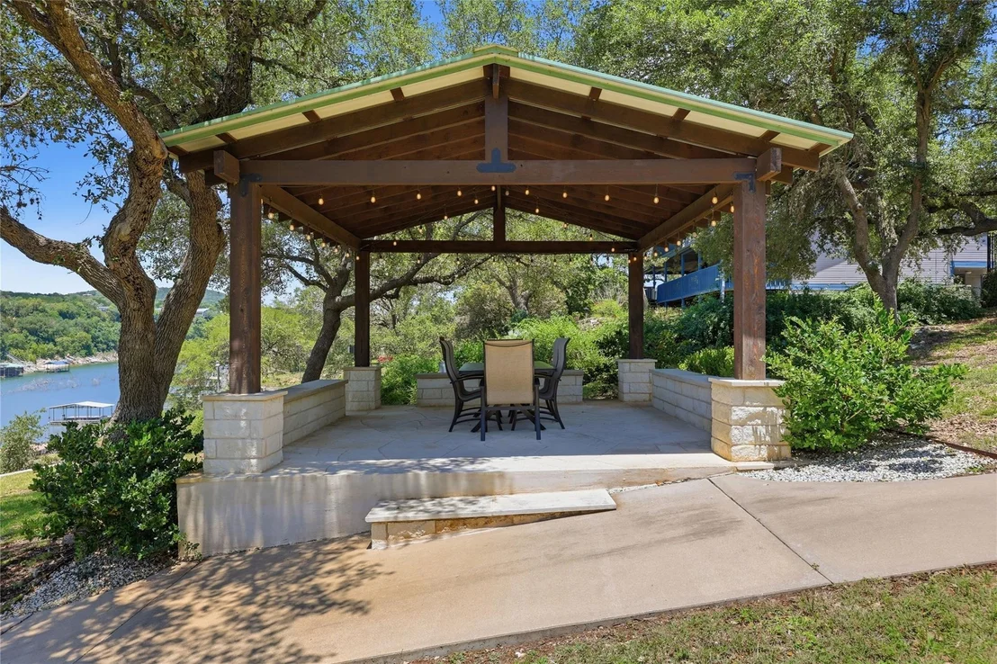 Photo of 10802 Beach RD