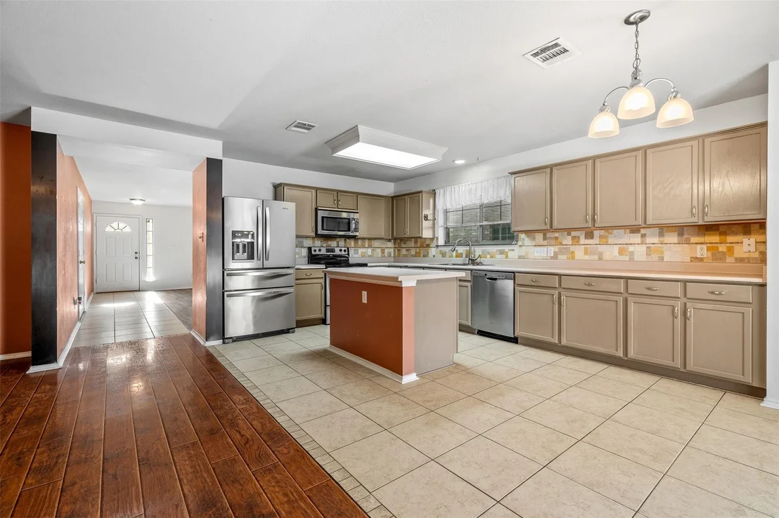 Photo of 910 Yellowstone DR