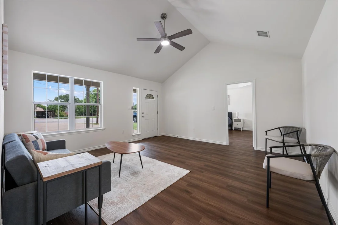 Photo of 104 Live Oak CIR