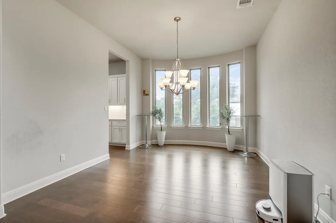 Photo of 525 Houston LOOP