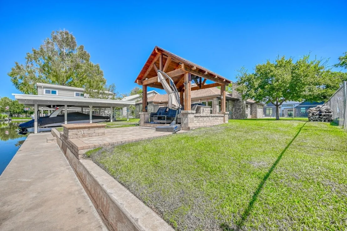 Photo of 507 N Beach DR
