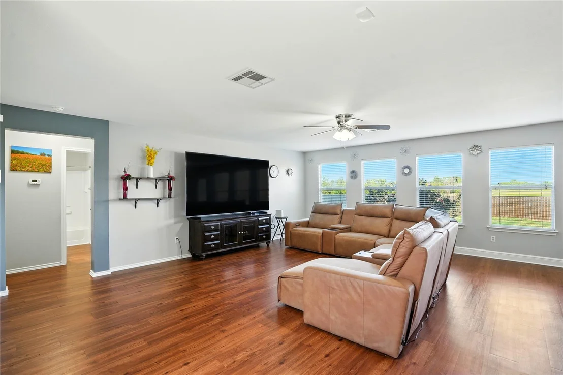 Photo of 221 Herrera TRL
