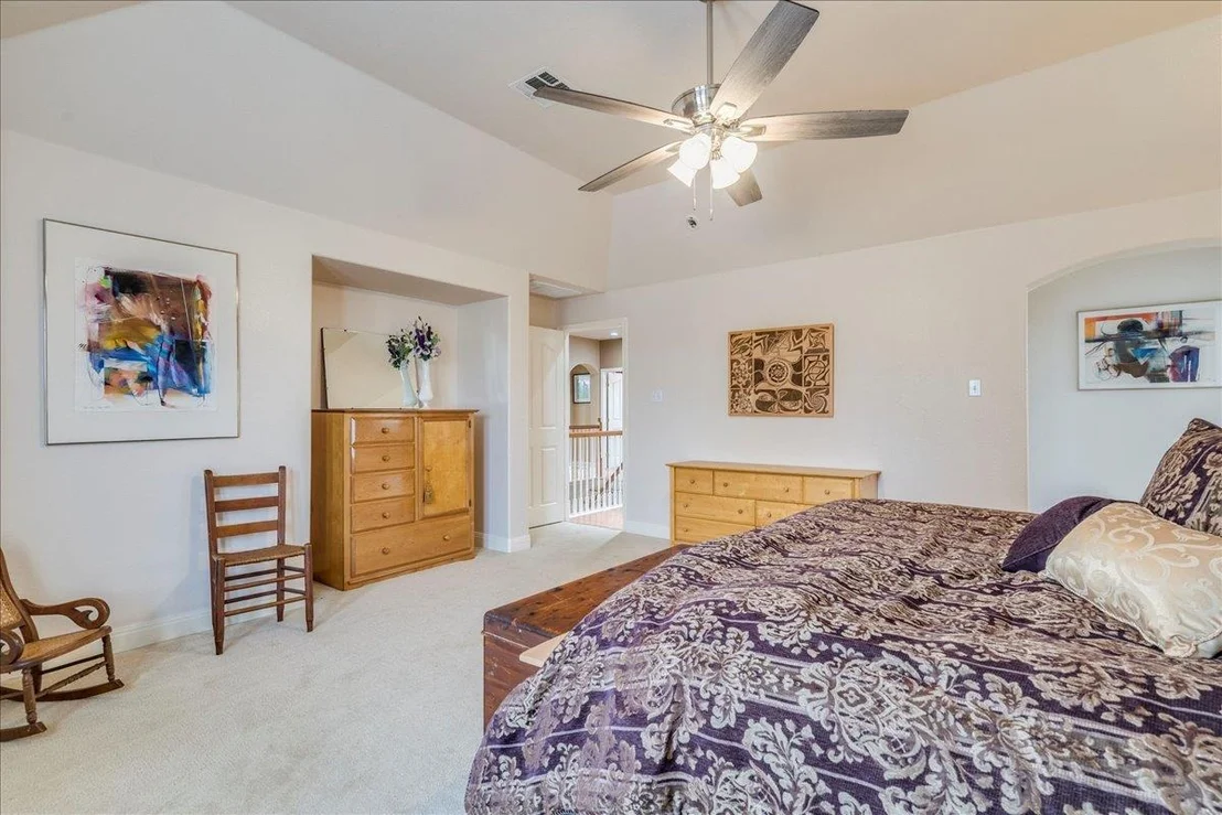 Photo of 1077 Fairway