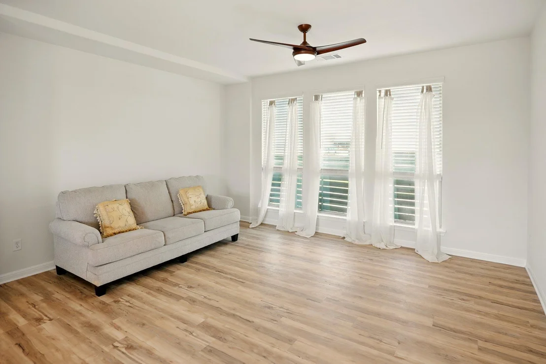 Photo of 210 Weaver LN