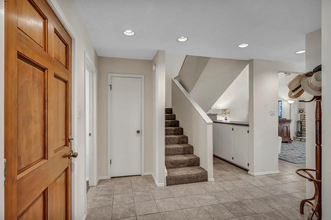 Photo of Unit 7 at 307 Crestview