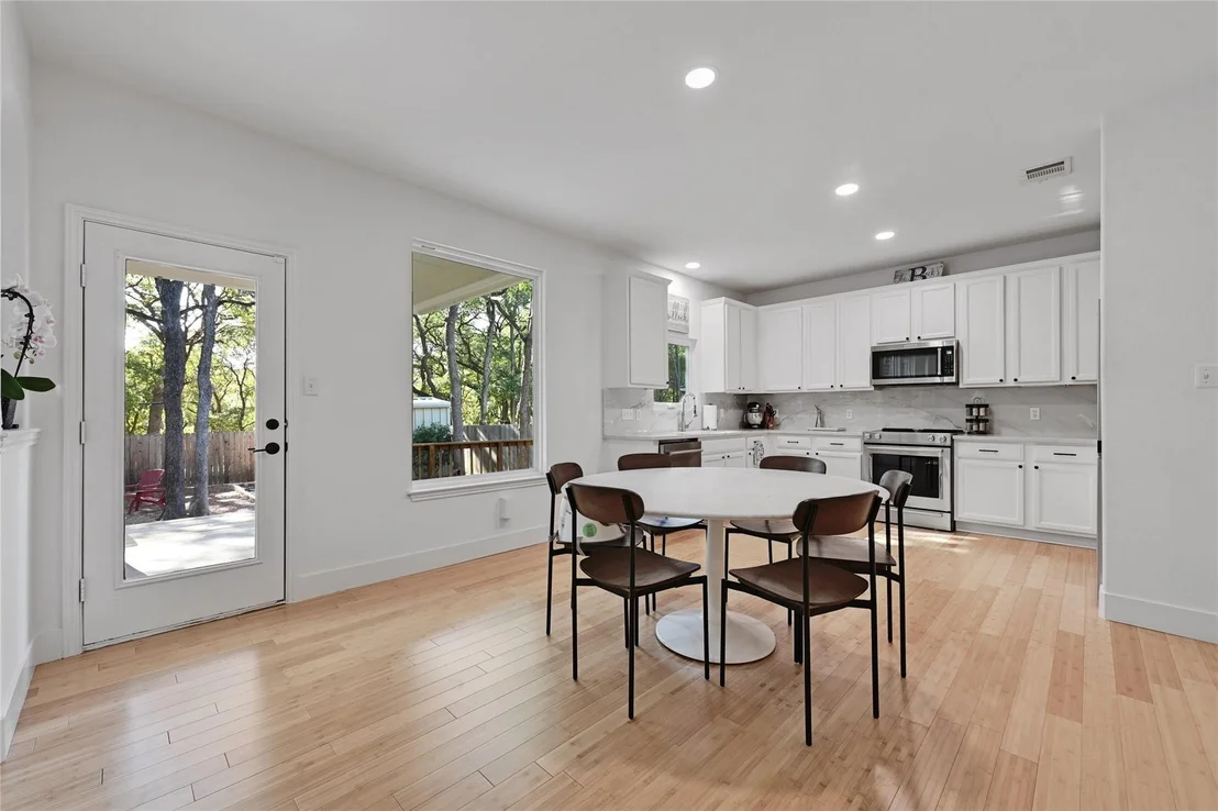 Photo of 329 Cullen BLVD