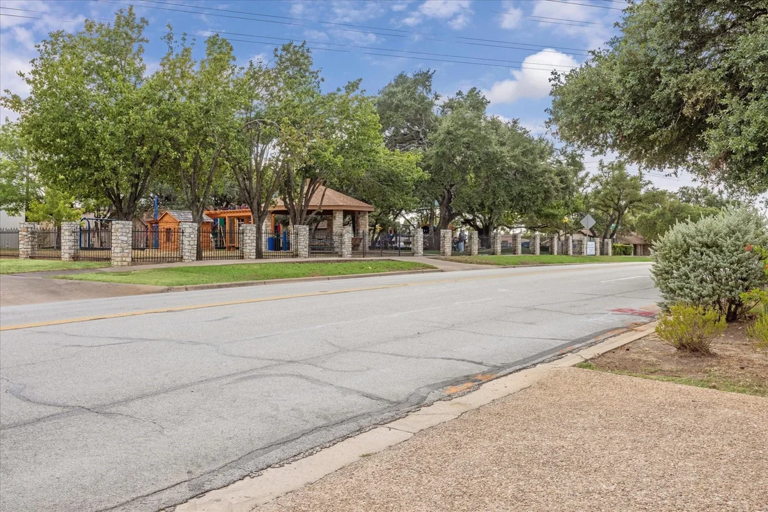 Photo of 1318 Lost Creek BLVD