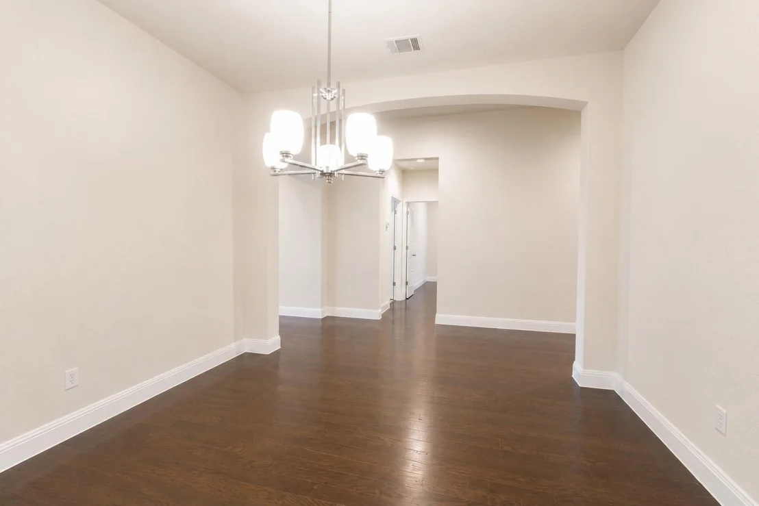 Photo of 7501 Lombardy LOOP