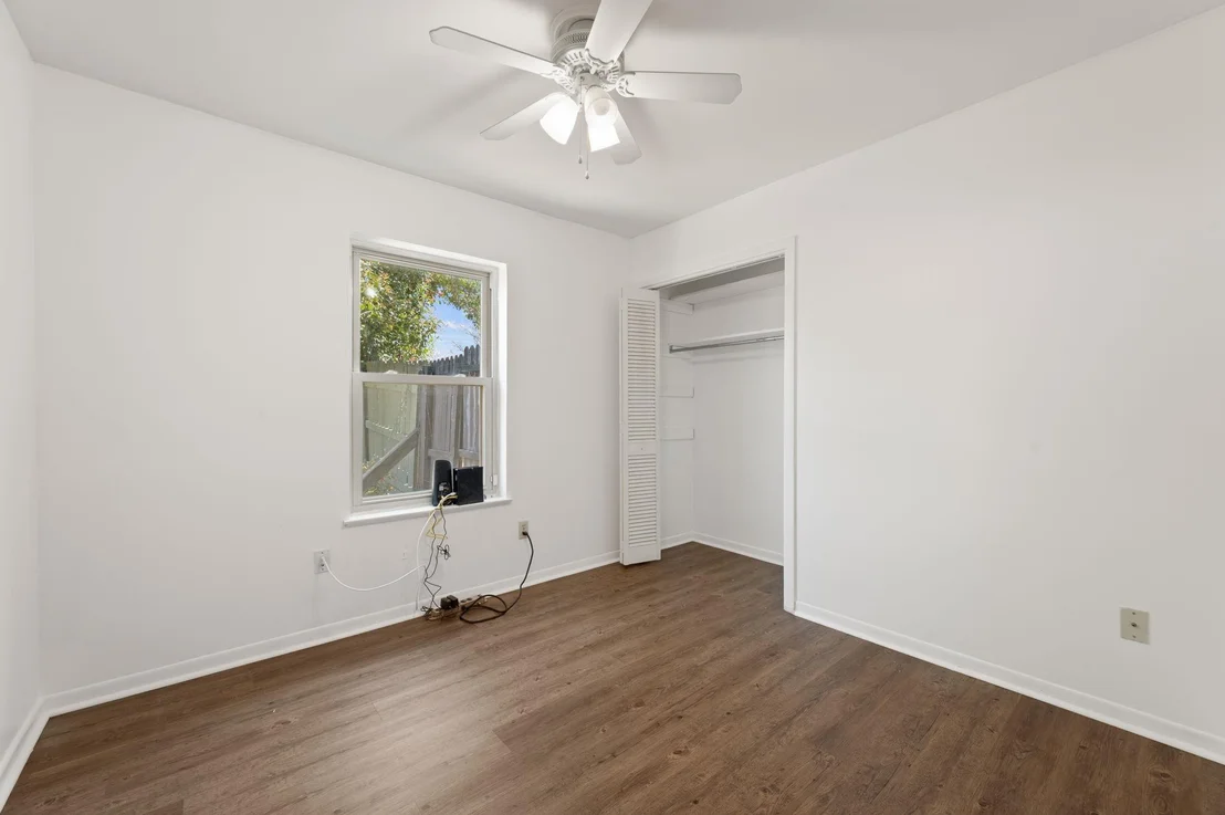 Photo of 1400 Summit CIR