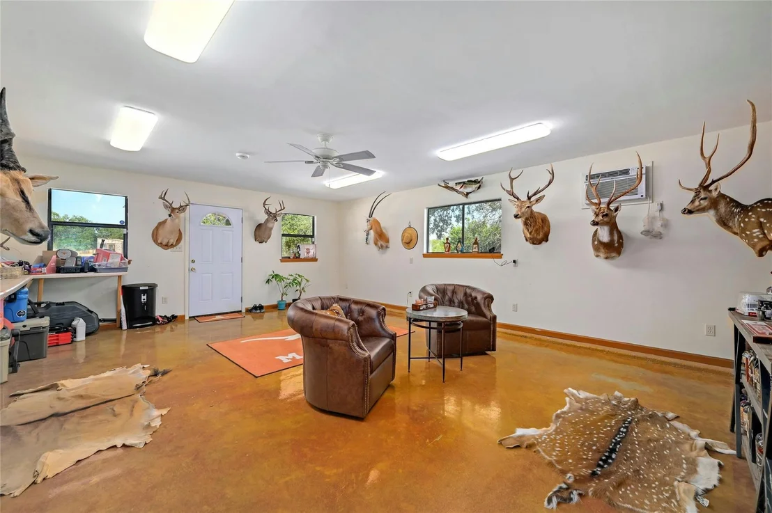 Photo of 525 River Oaks RD
