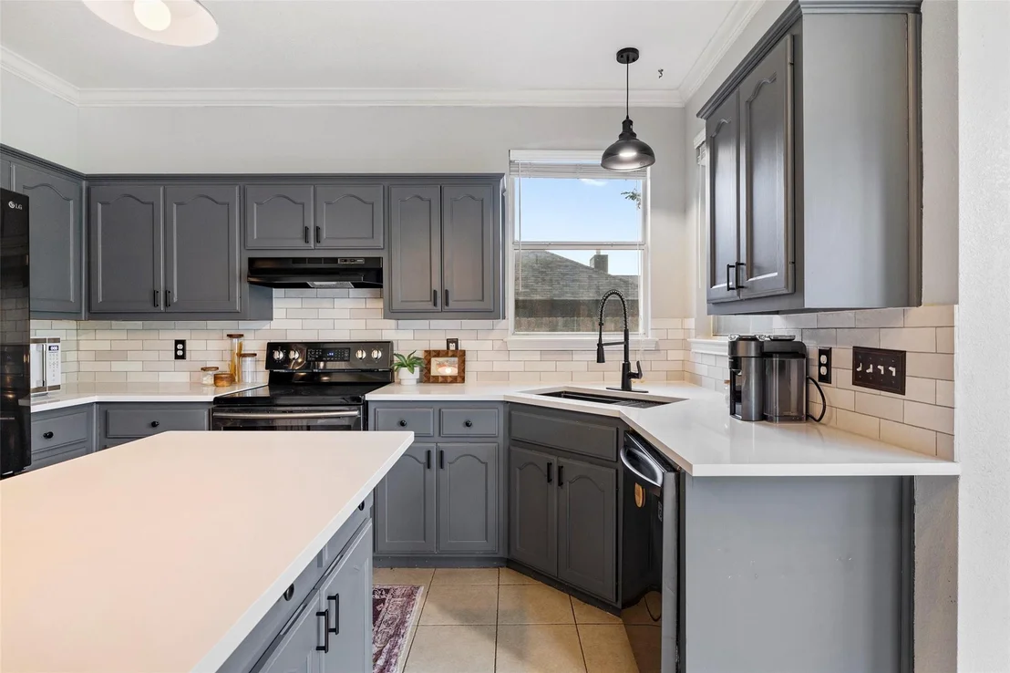 Photo of 900 Laurel CV