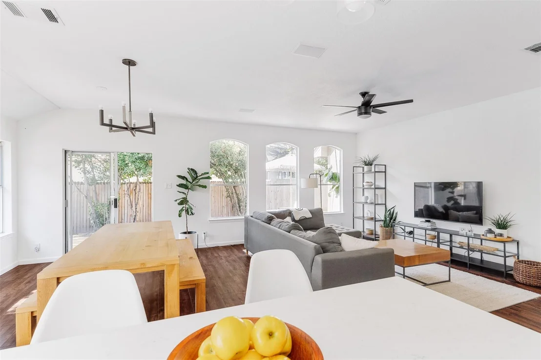Photo of 2303 Garrett CV