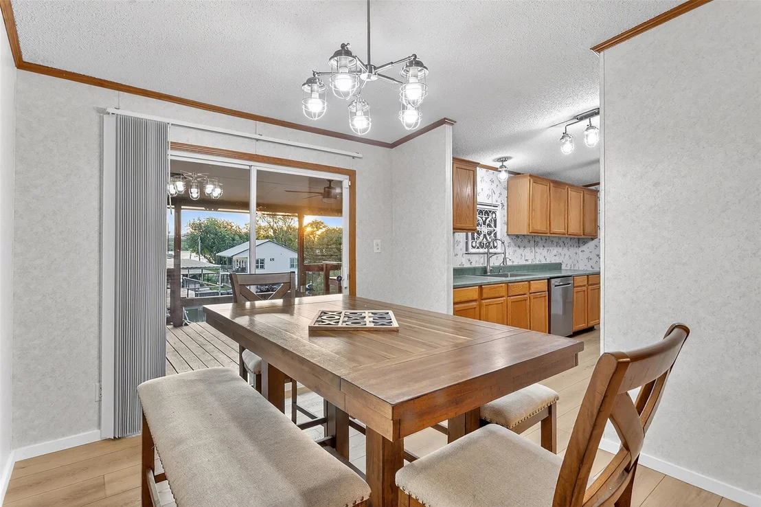 Photo of 702 Liveoak RD