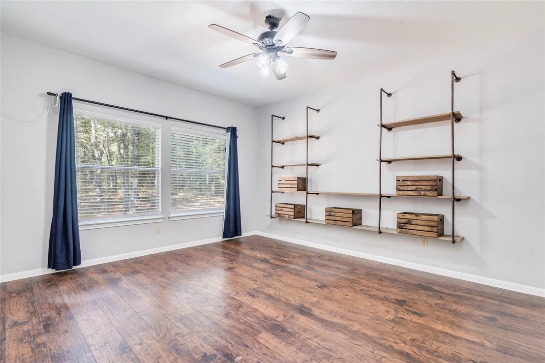 Photo of 517 Arbors CIR