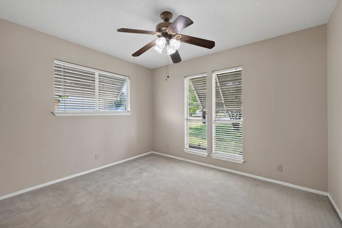 Photo of 600 E Central DR
