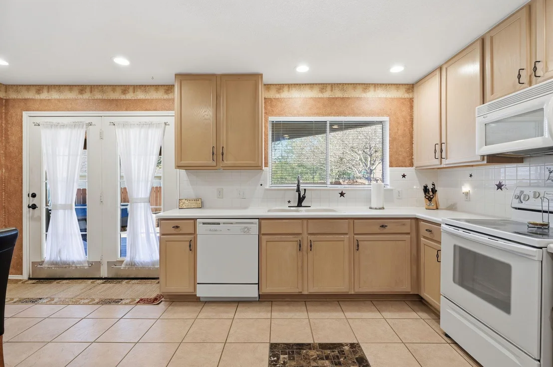 Photo of 903 E Olympic DR