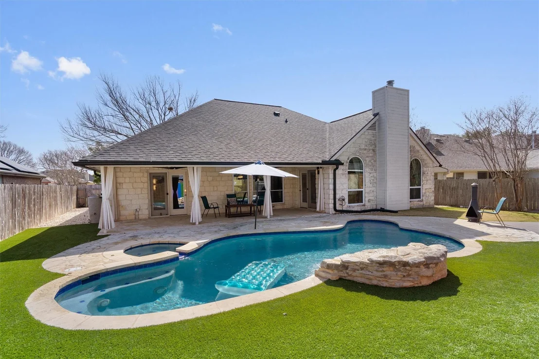 Photo of 1014 Hackberry DR