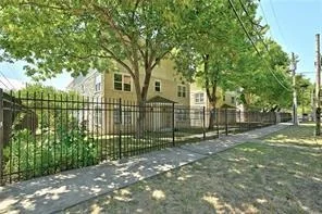 Photo of Unit 3 at 3009 Speedway