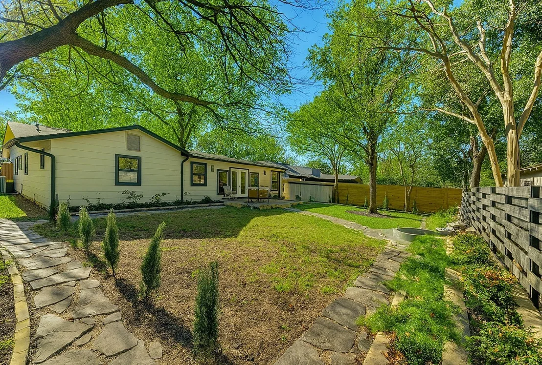 Photo of 7002 Whispering Oaks DR
